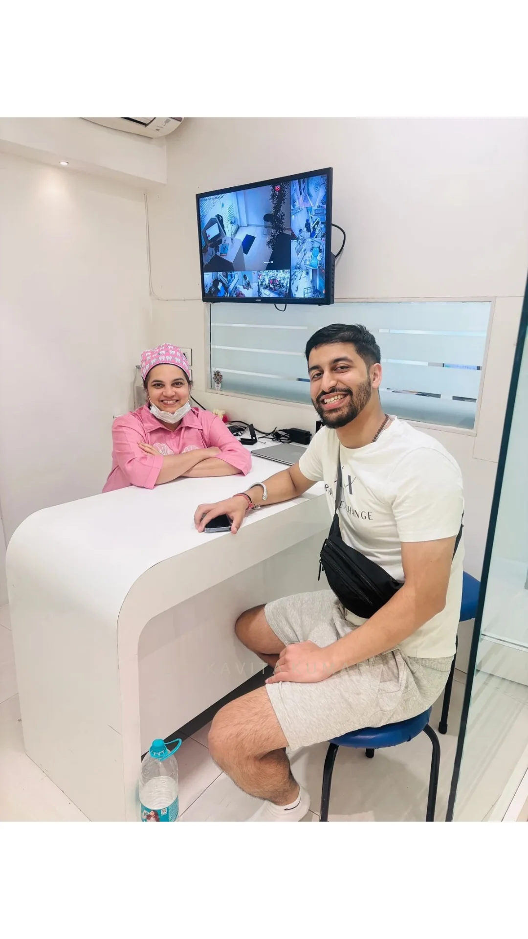 Happy patient with Dr. Kavita and the Designer Smiles team in Mumbai, photo 4