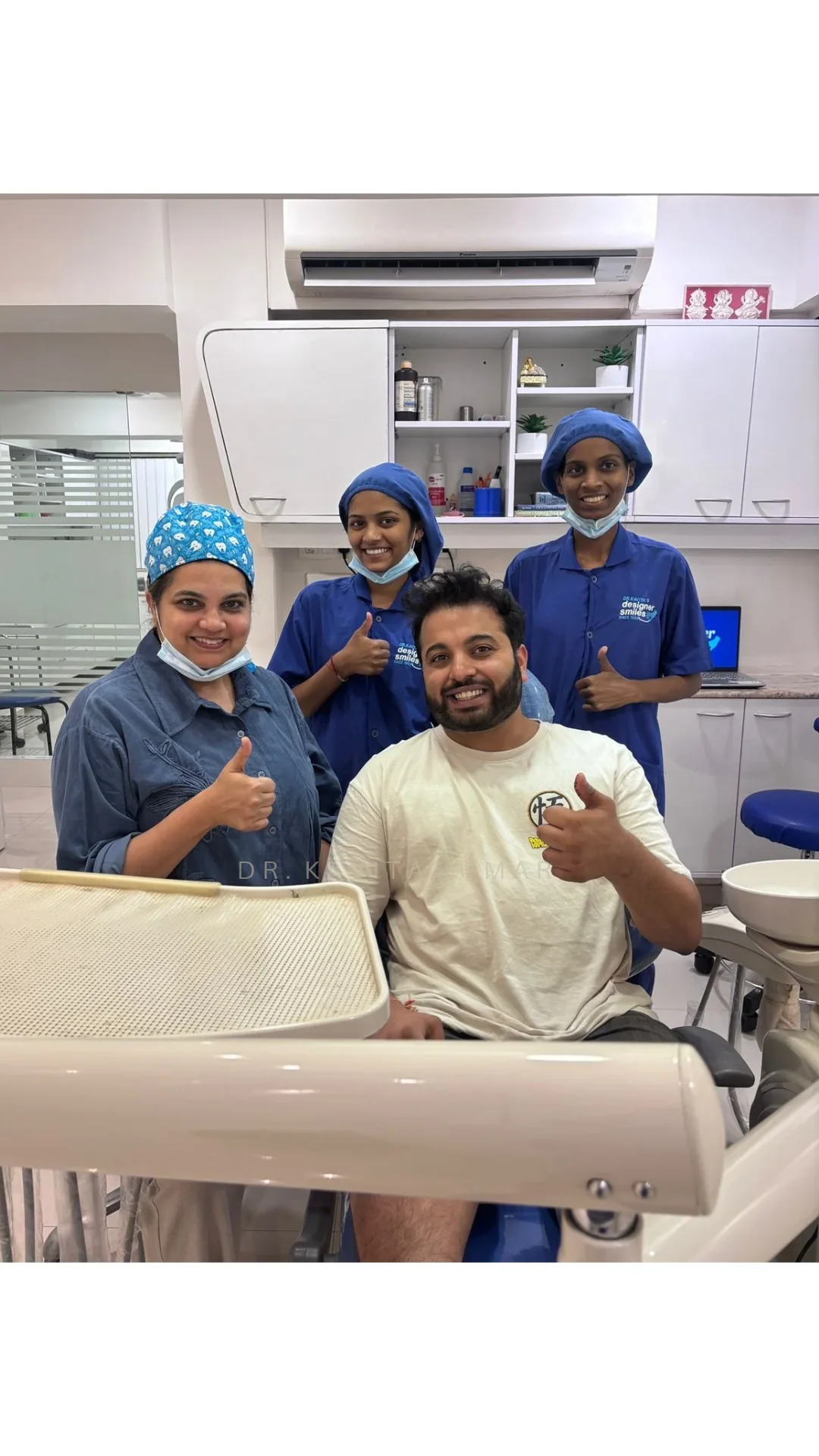 Happy patient with Dr. Kavita and the Designer Smiles team in Mumbai, photo 1