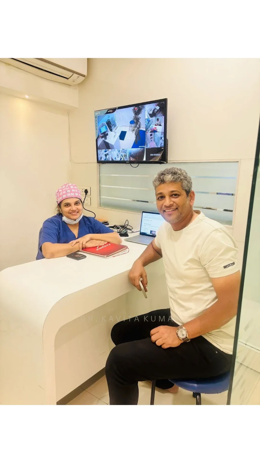Happy patient with Dr. Kavita and the Designer Smiles team in Mumbai, photo 14