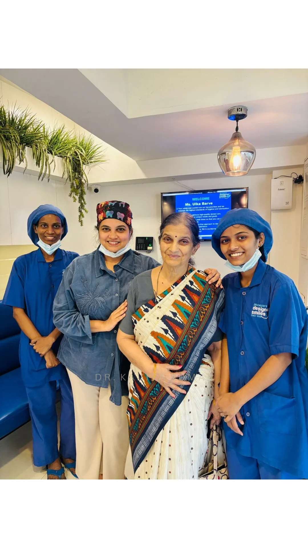 Happy patient with Dr. Kavita and the Designer Smiles team in Mumbai, photo 5