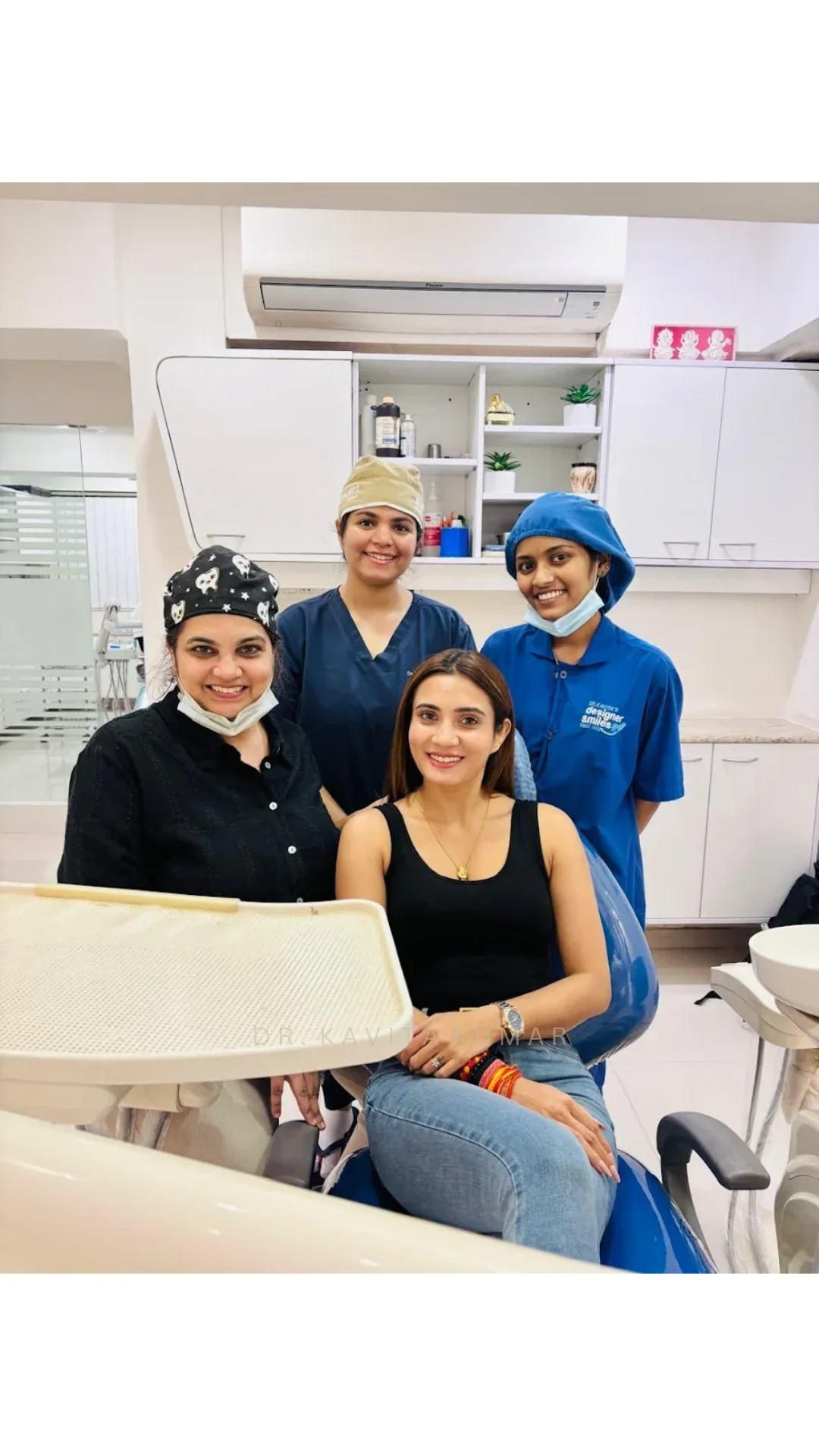 Happy patient with Dr. Kavita and the Designer Smiles team in Mumbai, photo 2