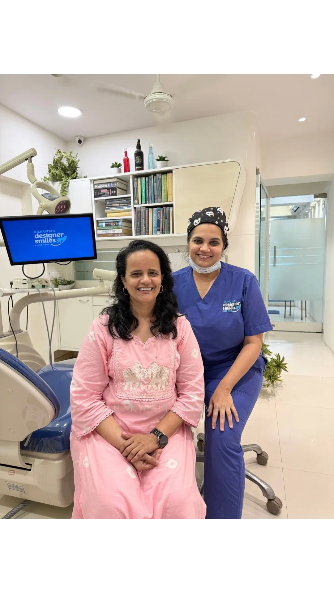 Happy patient with Dr. Kavita and the Designer Smiles team in Mumbai, photo 10