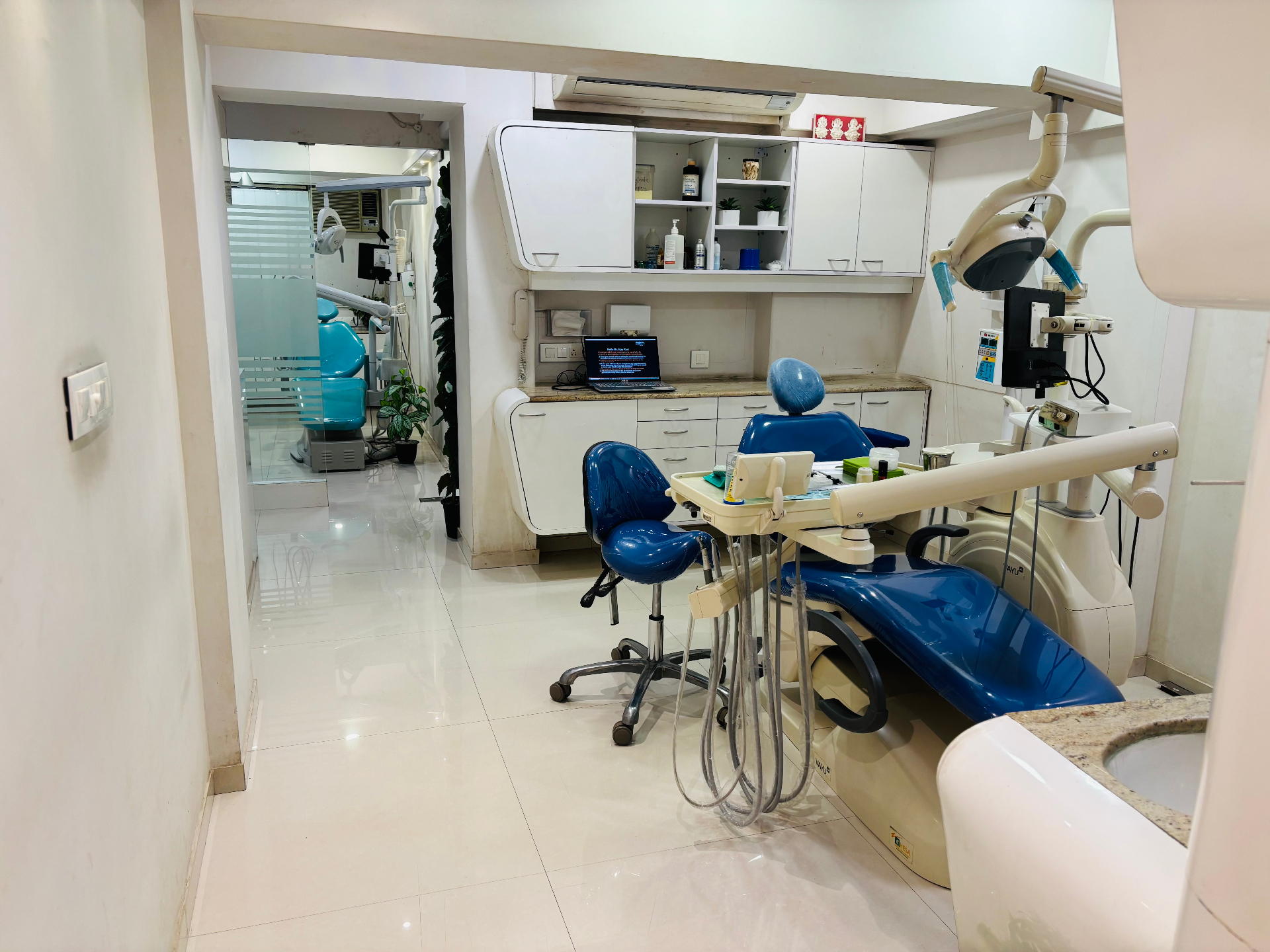 Second treatment room at Designer Smiles dental clinic, Mumbai