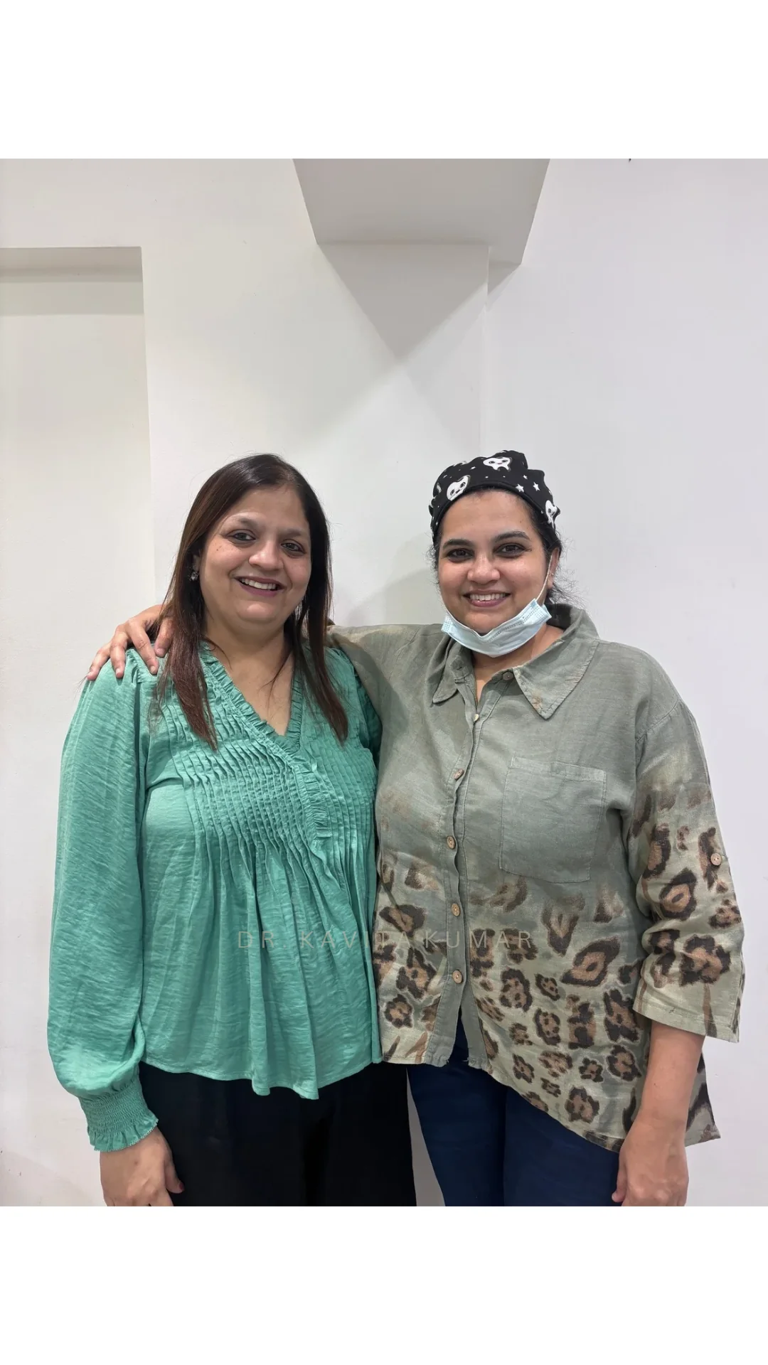 Happy patient with Dr. Kavita and the Designer Smiles team in Mumbai, photo 12