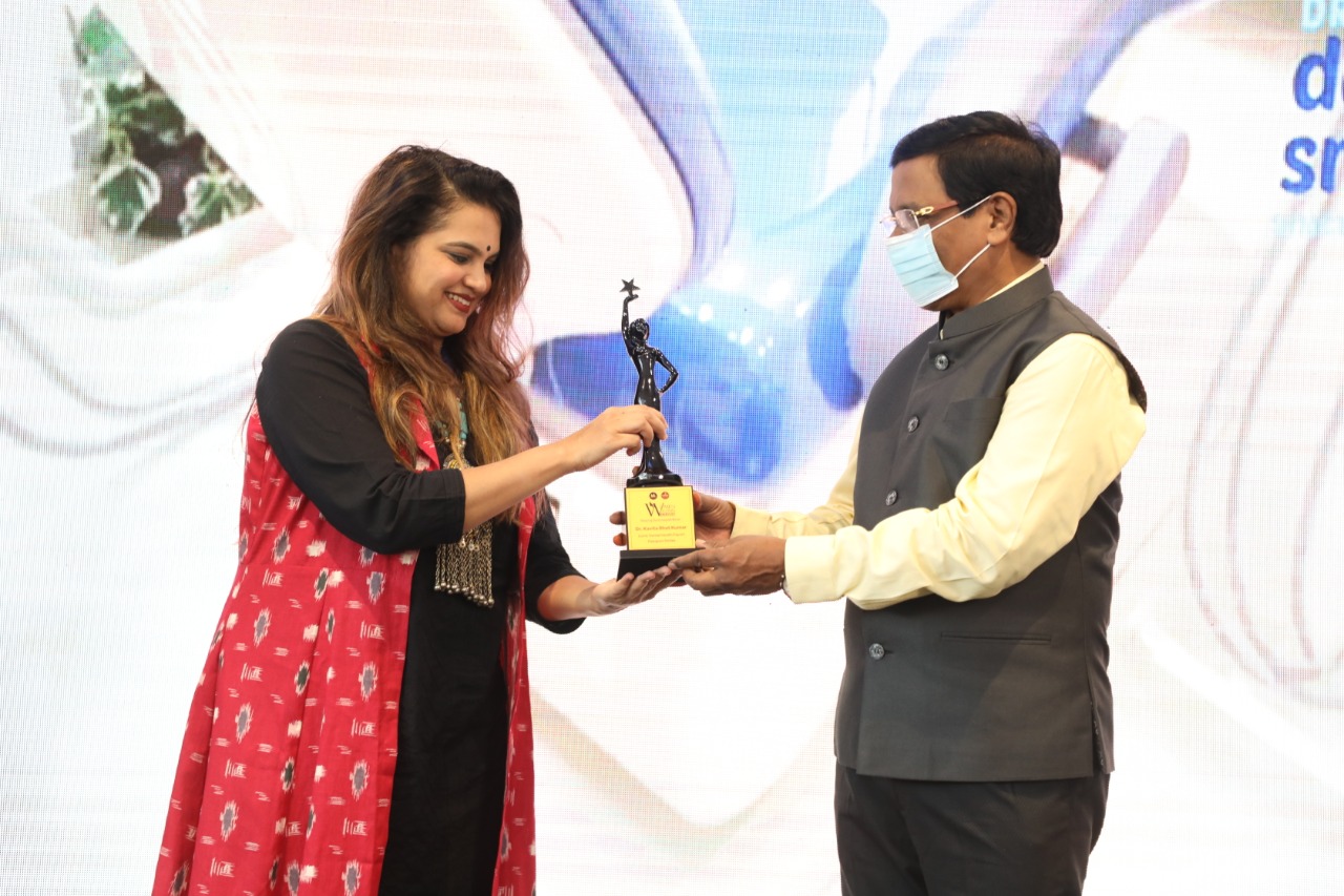 Iconic Dental Health Expert, Awarded to Dr. Kavita Bhat Kumar