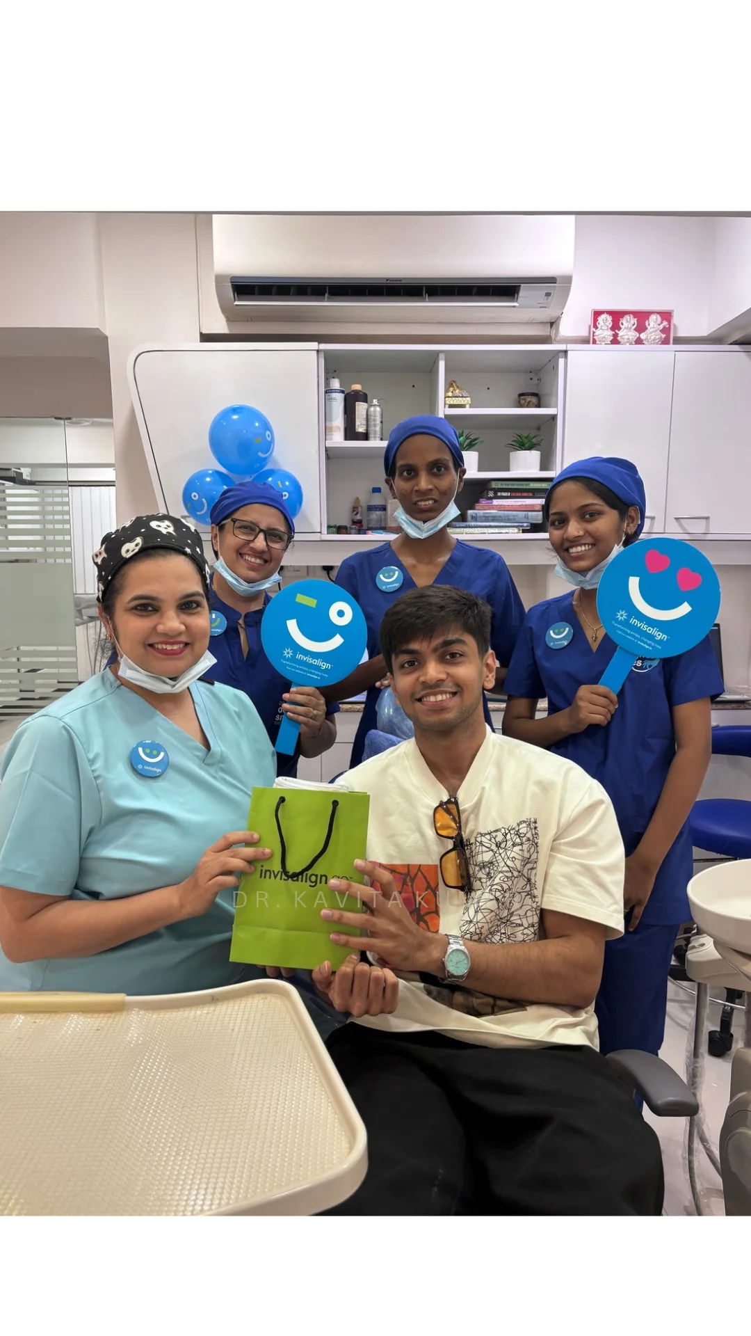 Happy patient with Dr. Kavita and the Designer Smiles team in Mumbai, photo 13