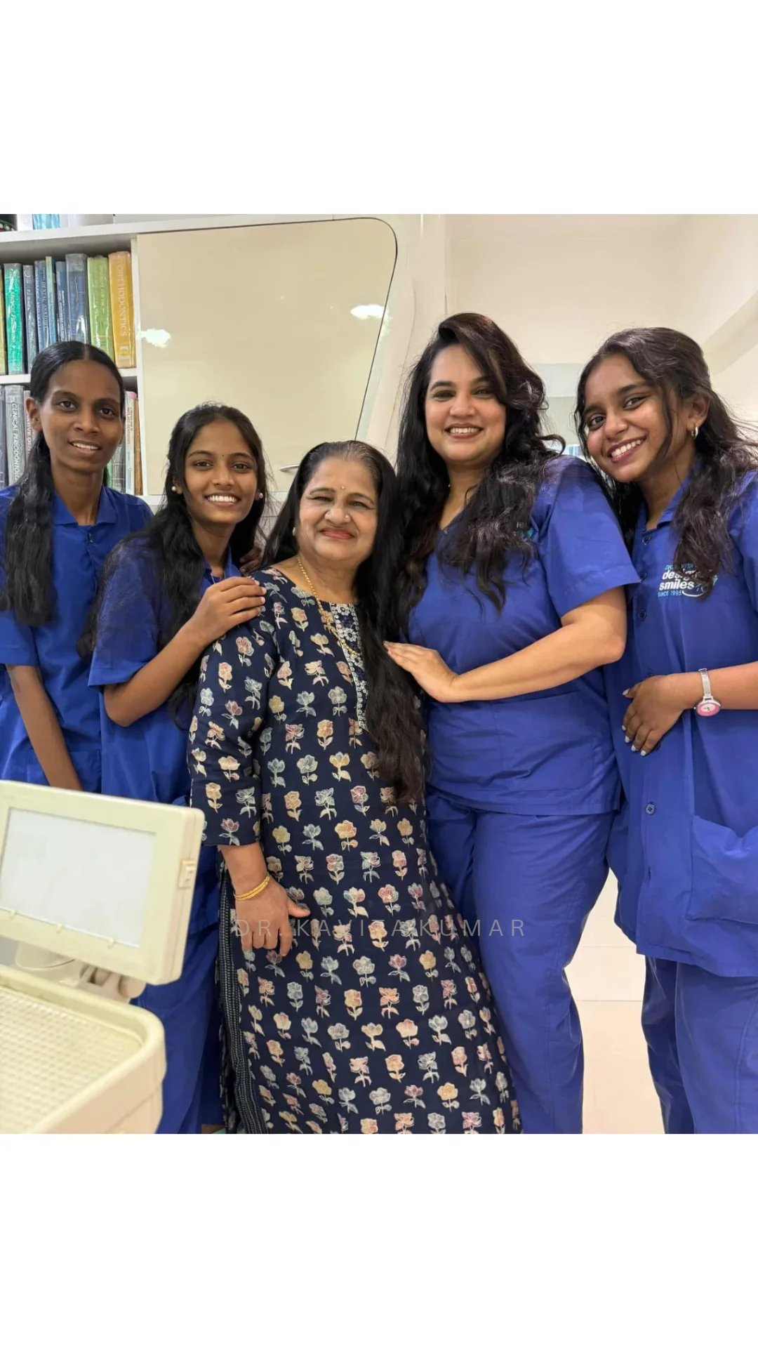 Happy patient with Dr. Kavita and the Designer Smiles team in Mumbai, photo 7